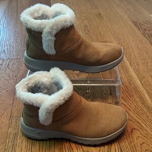 Skechers Tan Boots with White Faux Fur Lining 5.5